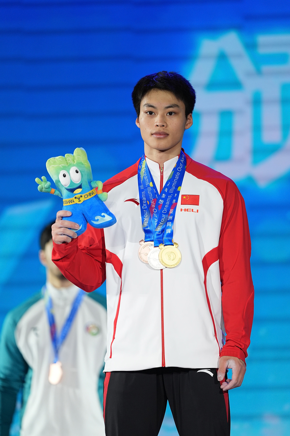 加拿大选手在举重比赛中勇夺奖牌