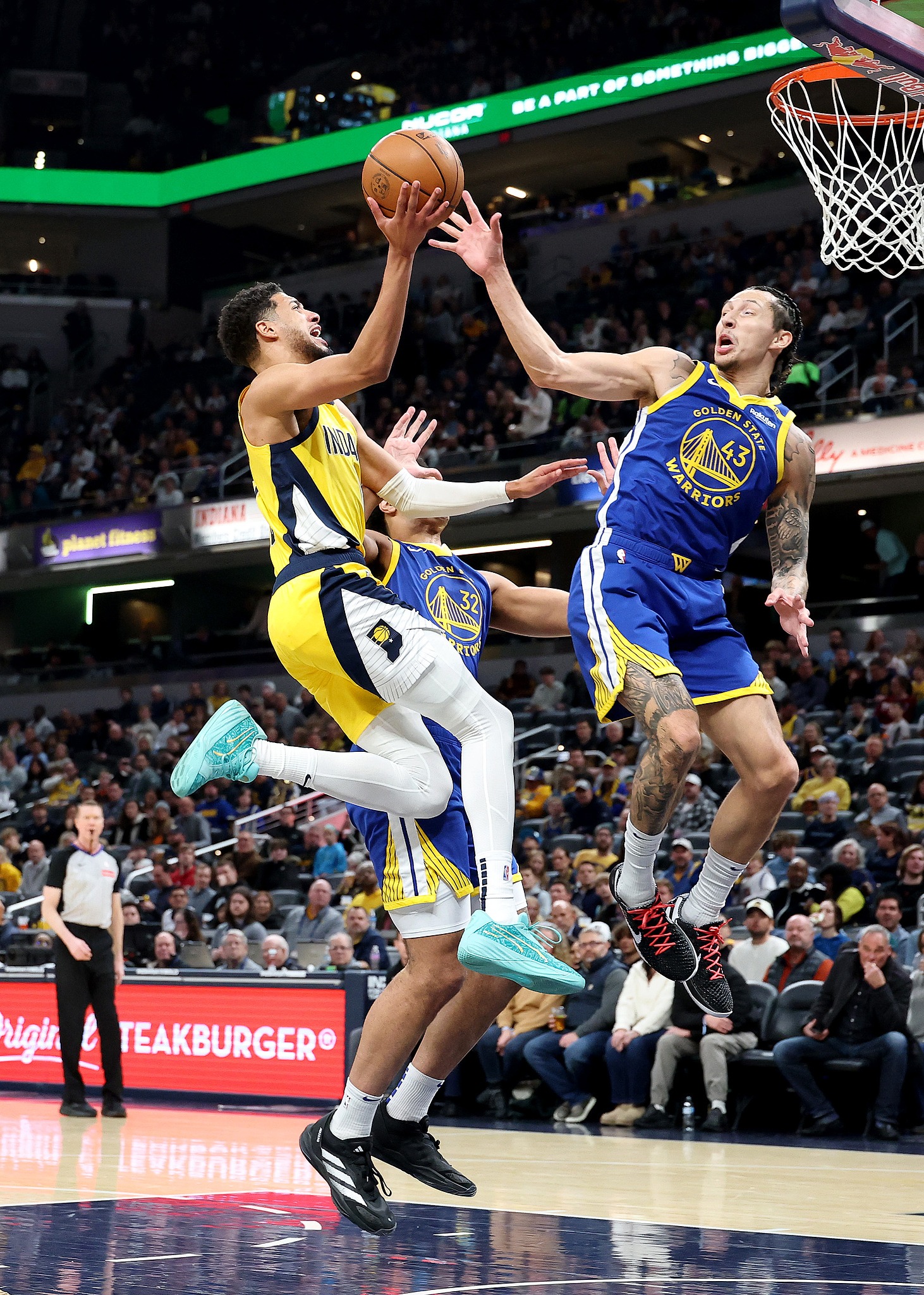 关于勇士豪取2-0领先系列赛的信息