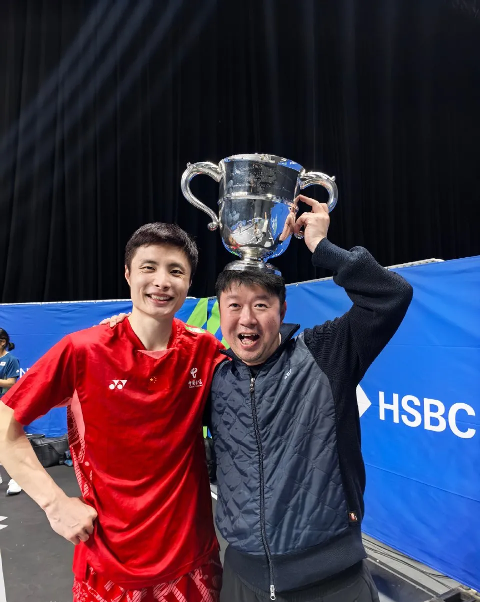 中国队完胜日本队，石宇奇关键制胜