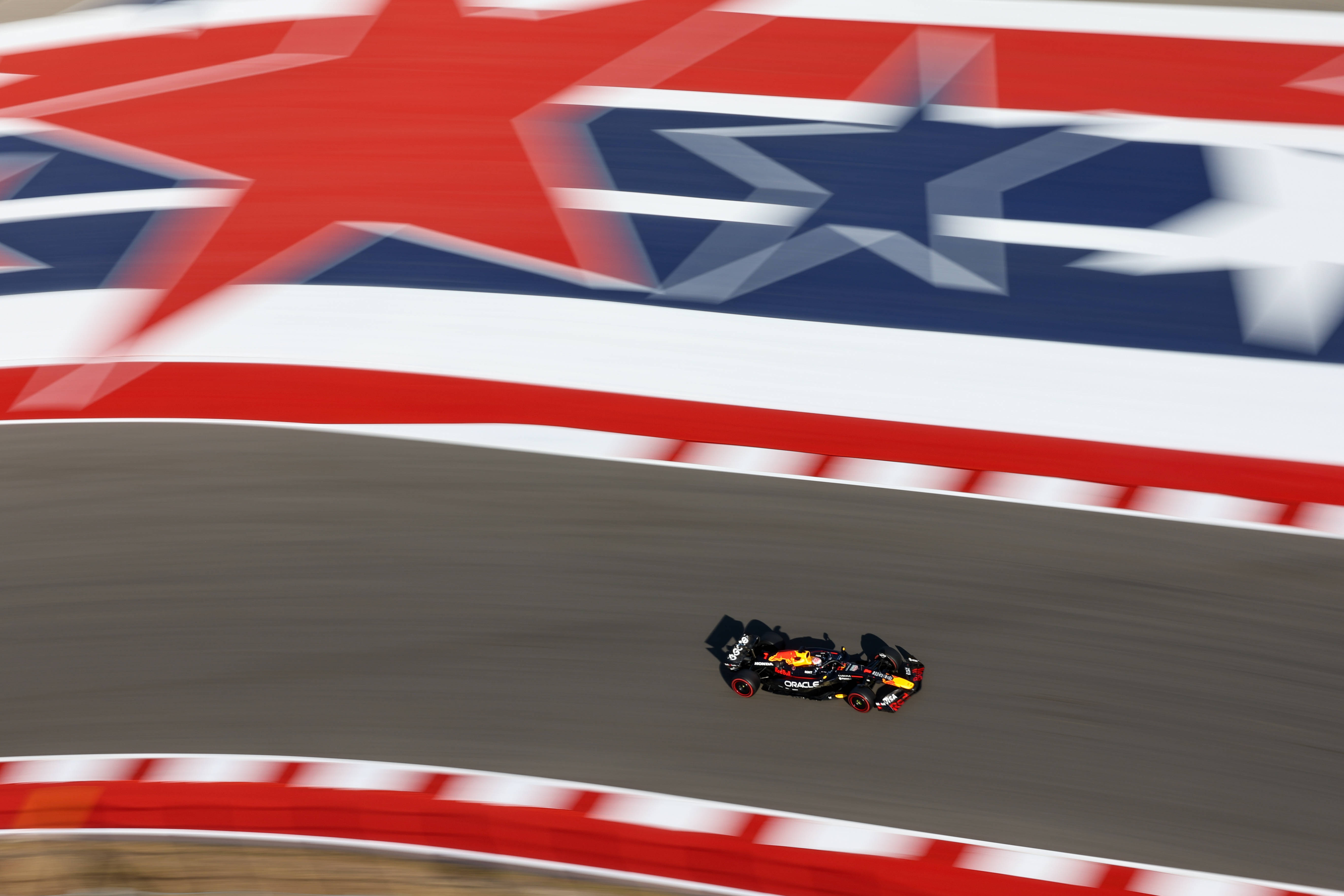 哈斯车队完胜阿斯顿马丁，维斯塔潘点燃赛场