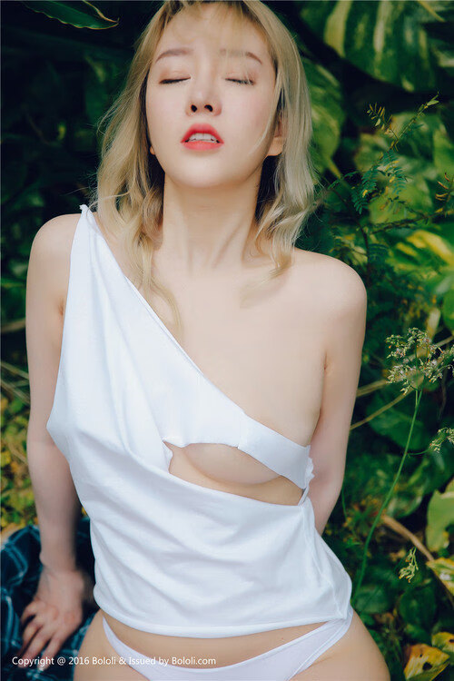 足球双雄日,巴拉圭强势征服伊拉克,德里赫特欧冠半决赛一战封神