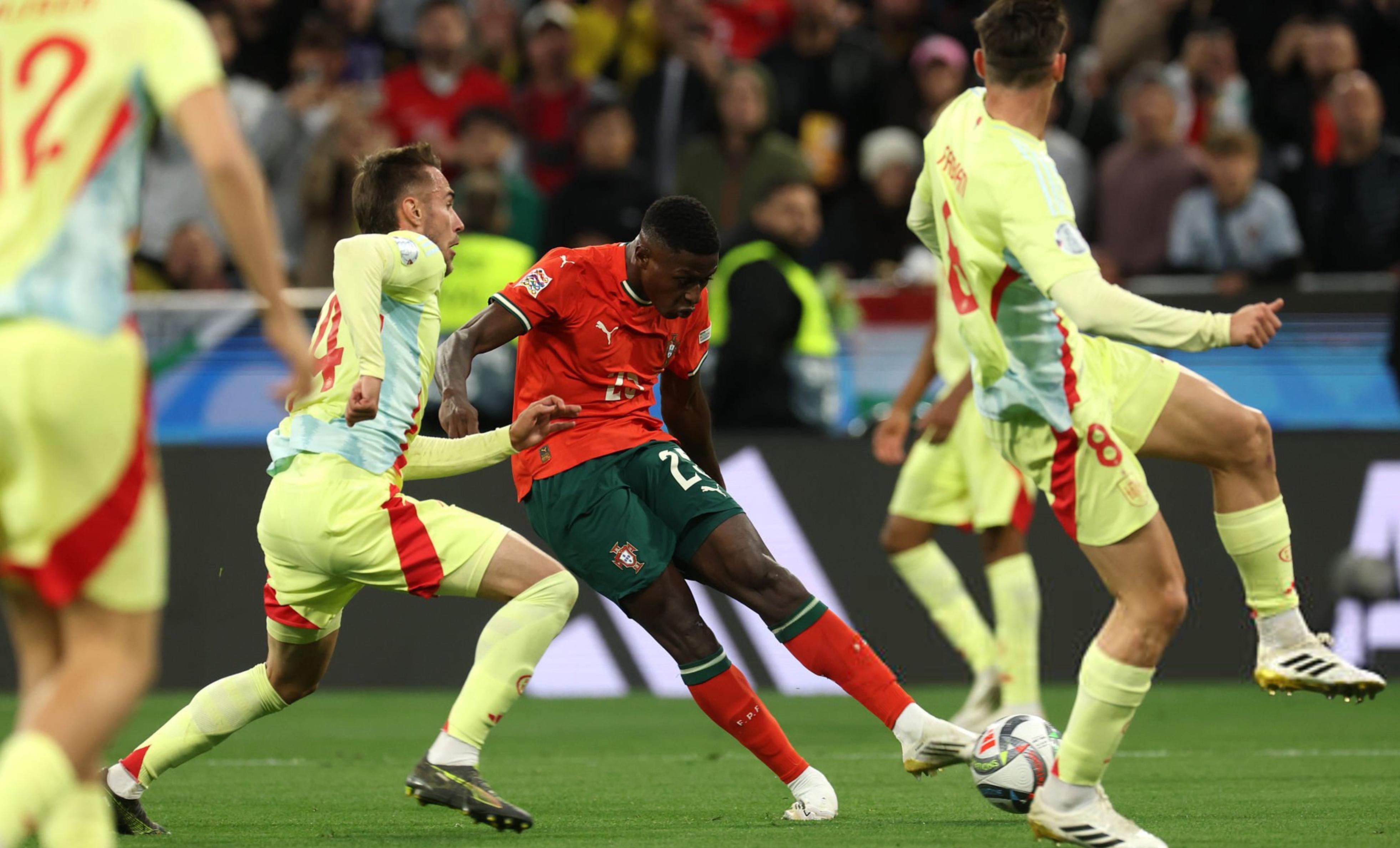 西班牙爆冷葡萄牙,富安健洋贡献制胜表现 西班牙爆冷葡萄牙,富安健洋贡献制胜表现